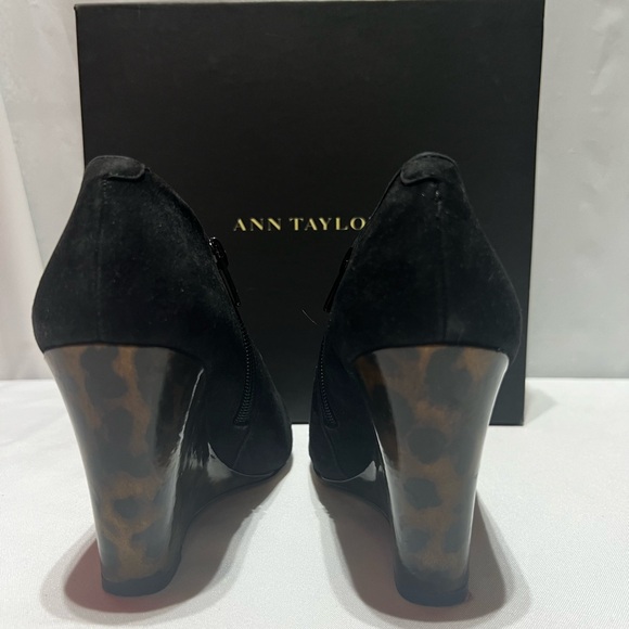 Ann Taylor Wedge Suede Bootie w Tortoise Heel - Picture 7 of 9